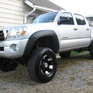 6INCH FABTECH ON A 08 RUGGED TRAIL W/33 X12.50 R17 NITTOS
