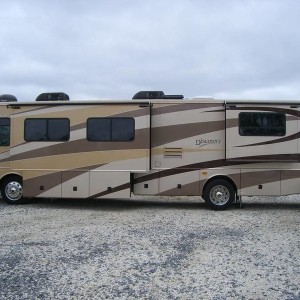 2005 Fleetwood 330HP Cat
