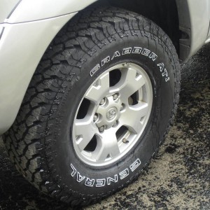General Grabber AT2 (265/75/16) Front