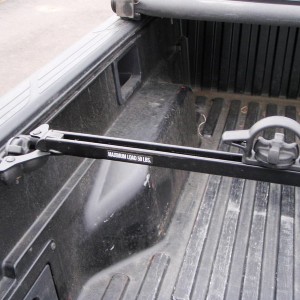Cargo bar with cleat