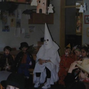 73_awkward_kkkostume