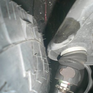 UCA Tire rubbing