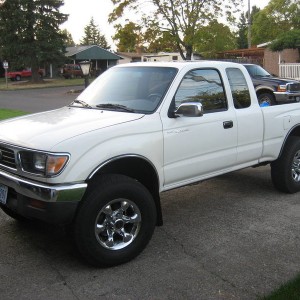 White 1996 SR5