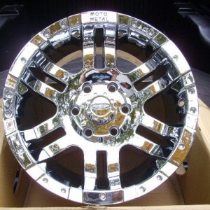 MotoMetal 951 Chrome Wheel 17x9