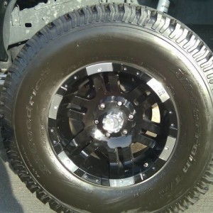 17" Moto Metal Wheels