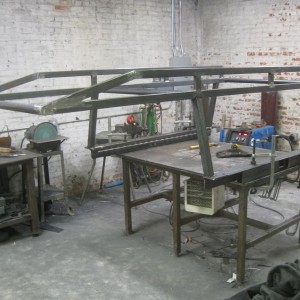 Upper rack on welding bench