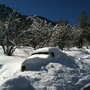 Truck Stuck in Snow - Lone Pine Rd - Wrightwood