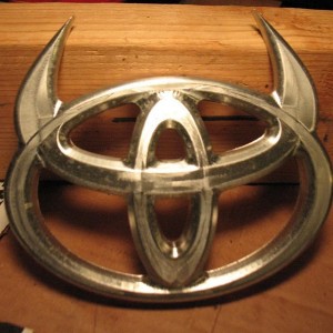 devil horns