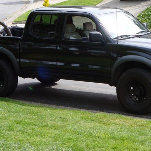 Mah Black '02 Tacoma short bed double cab level'd