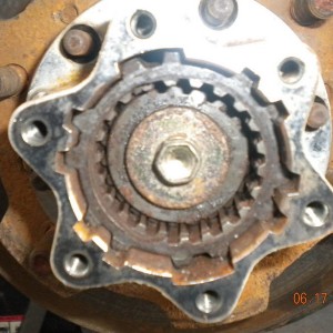 Hub center bolt