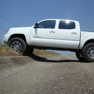 Bull bar 33" 285 Nitto trail grapplers 3" lift
