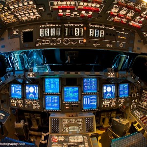 Endeavour_flight_deck_2