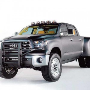 0804dp_01_z_2008_toyota_tundra_diesel_front_left_view