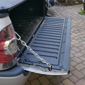 Chain-tailgate-support-Tacoma-DCSB