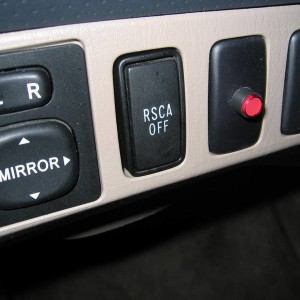 Electric opener fuel door