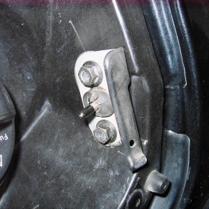 Electric opener fuel door