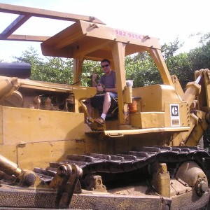 D93
