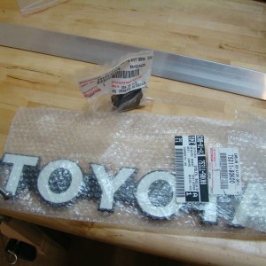 TOYOTA EMBLEM AND SWITCH