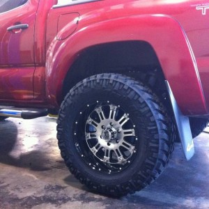 18" XD Hoss w Nitto 285/65/18 Trail Grapplers