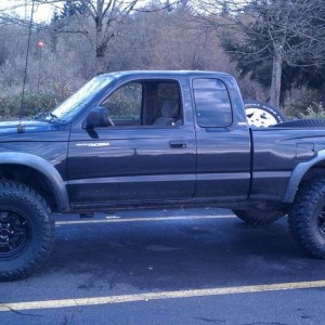 Tacoma_lifted_with_wheels_and_tires