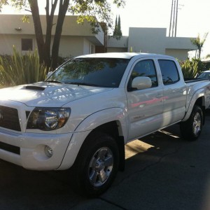 2011 White Tacoma PreRunner TRD Sport