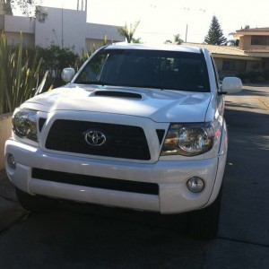 2011 White Tacoma PreRunner TRD Sport