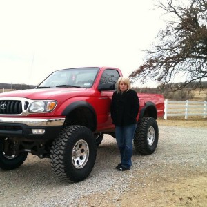 Here is my truck after i got the back leveled out!!