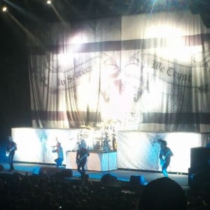 Stone sour puts on a pretty good show! AWSM