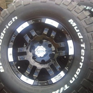BFG KM2s on Moto Metal 951