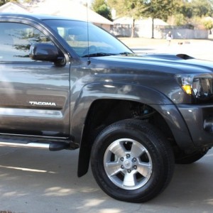 2011 trd sport with rear tsb and revtek leveling kit