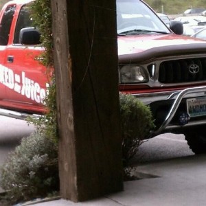 License plate: 4WDMODS. Yeeeah I'm liking that shiny ass bull bar.