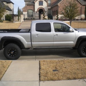 2008 DC LB 4x4 TRD Sport w/ 3" leveling kit and 33" BFG KM2s