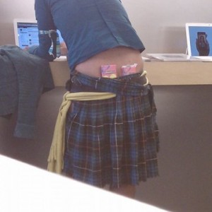 Buhahaha the things you see at the Apple Store!