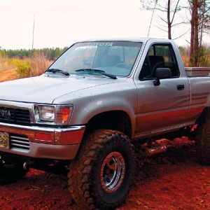 129_0802_06_z_1991_toyota_pickup_front_view