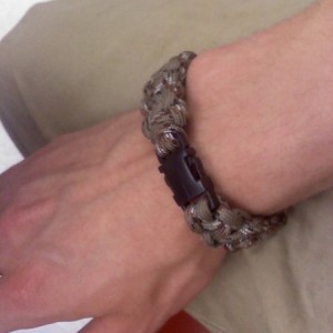 paracord survival braclet