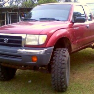 '98 Toyota Tacoma on 33" Super Swampers