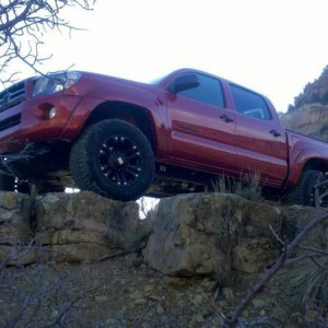 truck_on_claming_rock