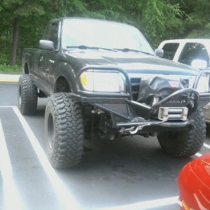 Sweet bumper. Crappy suspension, and 2 metal spacer lifts stacked in front.
