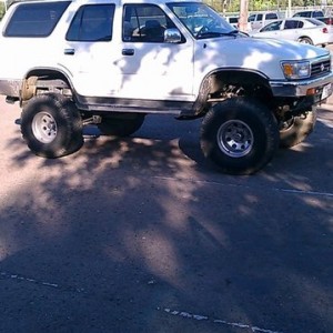 Looks like it has a spacer lift all around....