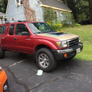 1st Gen Tacoma With ‘96 Subaru Outback Hood Scoop