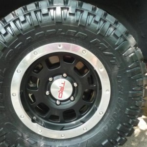Nitto Trail Grappler 285 70 16 on beadlock