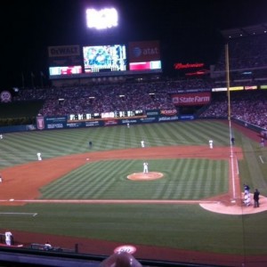 Angels vs Braves, Angels up by two.