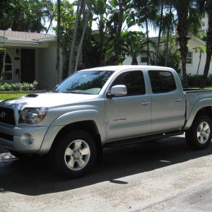 2011_Toyota_Tacoma_027