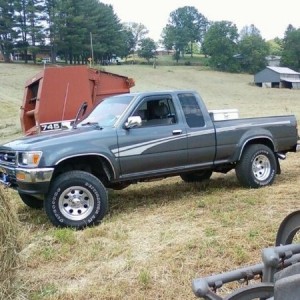 My baby sittin in the hay fields.