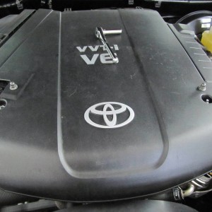 Nuts_for_engine_cover