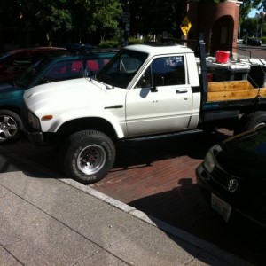 An old Toyota 4x4 still getting work done. Sweet!