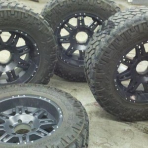 285/65/18 trail grapplers with 18" atx thugs plus et lug nuts for sale