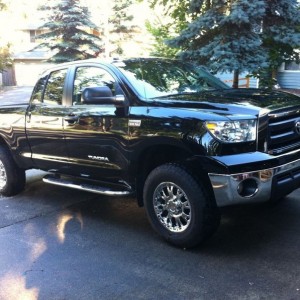 Finally, wife's Tundra gets a bath! Looks good clean!