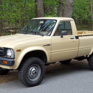 1980-Toyota-Hilux-Survivor