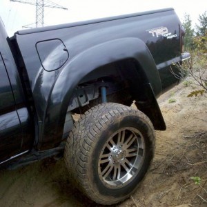 285/60/18 on stock suspension